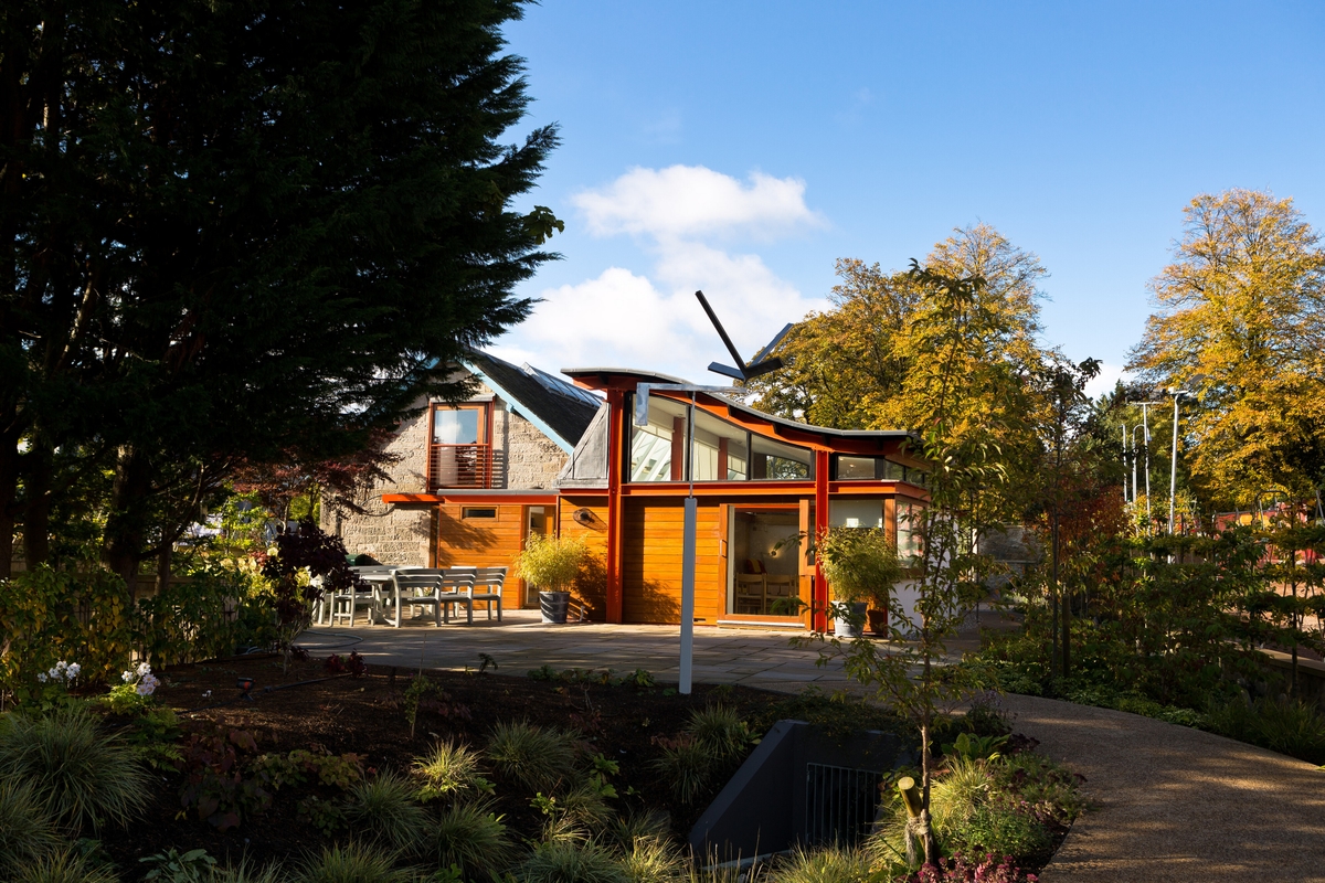 Maggie's Edinburgh, Richard Murphy, Garden design by Emma Keswick